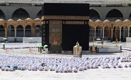السعودية تمنع بث الصلوات من المساجد في شهر رمضان A