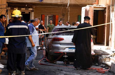 الكنيسة القبطية في مصر: 41 قتيلا في حريق كبير بكنيسة غرب القاهرة 3