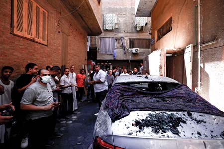 الكنيسة القبطية في مصر: 41 قتيلا في حريق كبير بكنيسة غرب القاهرة 4