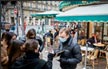 فرنسا تخفف قواعد وضع الكمامات في الأماكن المغلقة