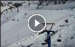 المئات يلهون بالثلوج في جبل الشيح – صور وفيديو