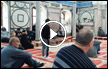 زوّار قادمون الى عكا يؤدون الصلاة في مسجد الجزار في المدينة 