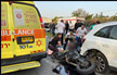 اصابة خطيرة لشاب في حادث طرق سيارة خصوصية ودراجة نارية في كفار سابا