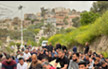 المئات يشاركون بجنازة الكاتب شاكر فريد حسن في مصمص