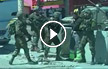 بالفيديو : جنود يعتدون بالضرب على سائق شاحنة عربي في حزما قرب القدس - الجيش: ‘سنحقق في الحادثة‘