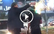 فيديو: رئيس بلدية أم الفحم يمنع شبانًا ملثمين من حرق حاويات