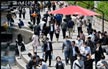 كوريا الجنوبية تنهي وضع الكمامات في الأماكن العامة لكن كثيرين يتمسكون بها