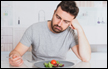 أشهر أعراض اضطراب الأكل وطرق علاجها