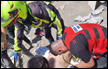 انقاذ عامل من تحت بلاطة شايش كبيرة في ‘حاتسور‘ بالجليل