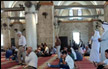 الالاف يؤدون صلاة الجمعة في المسجد الأقصى المبارك