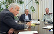  رئيس الوزراء يائير لابيد يلتقي وزير الأمن الداخلي عومِر  بارليف والمفتش العام للشرطة