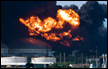 احتدام حريق في ميناء لتخزين النفط بكوبا والمكسيك وفنزويلا ترسلان فرقا للمساعدة
